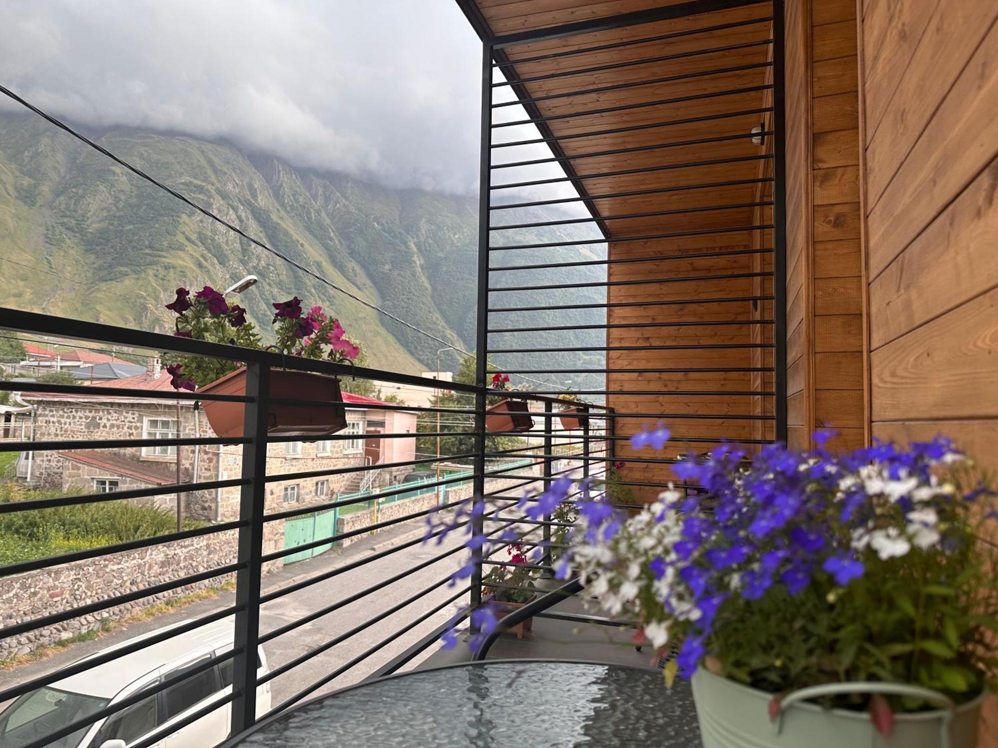 Hotel Mountime Kazbegi Exterior foto