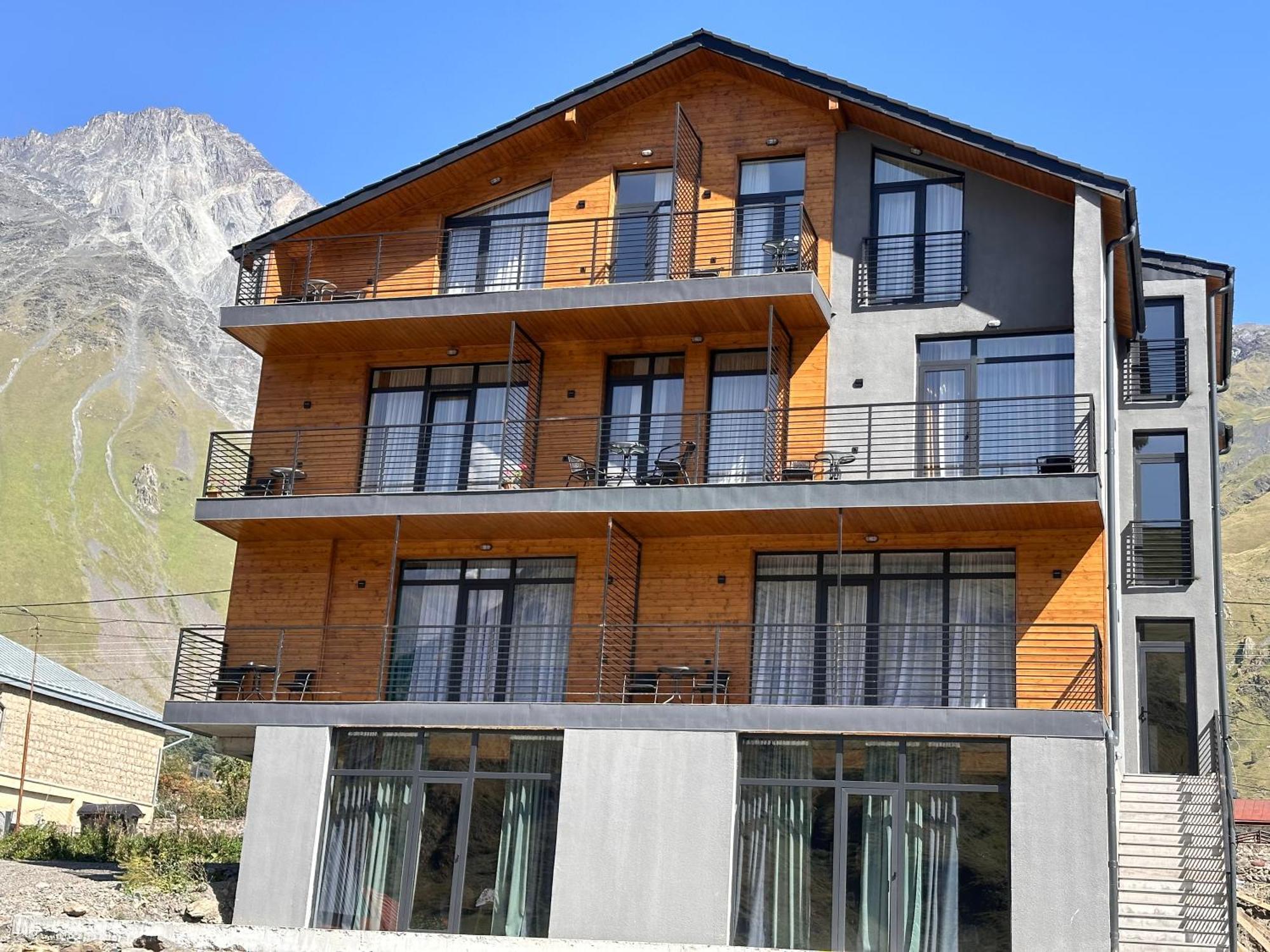 Hotel Mountime Kazbegi Exterior foto